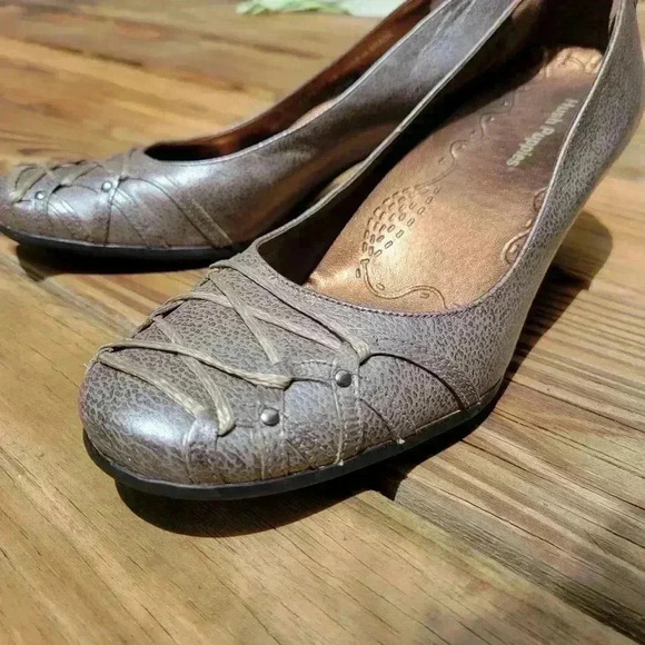 Hush Puppies Women's Low Heels SZ 8 Metallic Silver Color - Picture 2 of 12